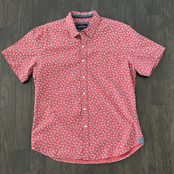 Nickel & Iron Red w/ Blue Star Pattern Large Men's Short Sleeve Shirt - Picture 8 of 10